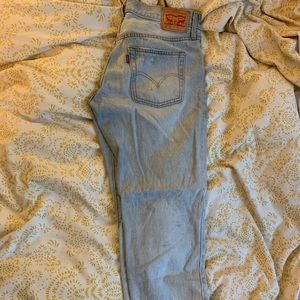 Levi distressed boyfriend jeans